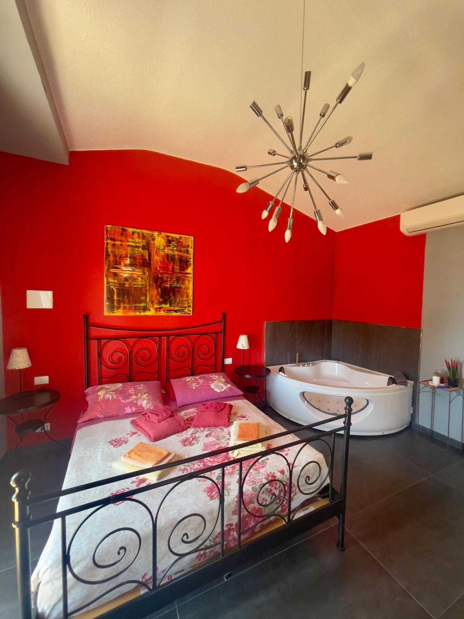 Villa Gaia - Luxury Villa, Pool & Wellness Rooms Бордигера Экстерьер фото