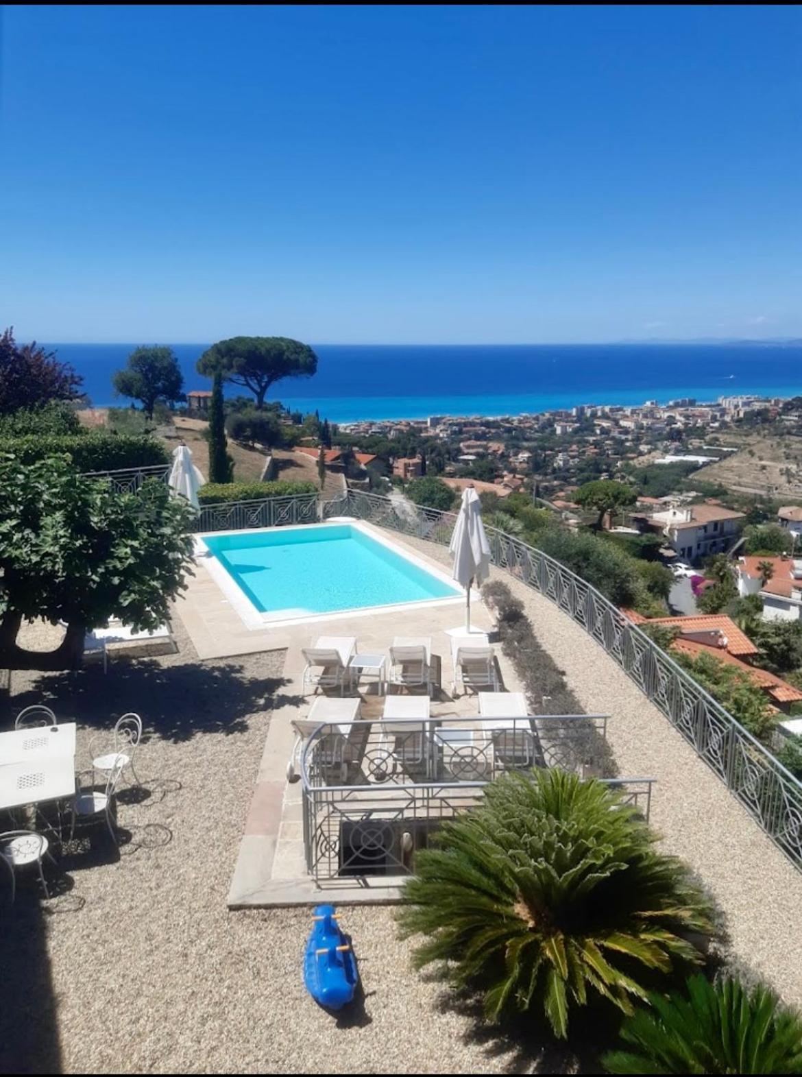 Villa Gaia - Luxury Villa, Pool & Wellness Rooms Бордигера Экстерьер фото